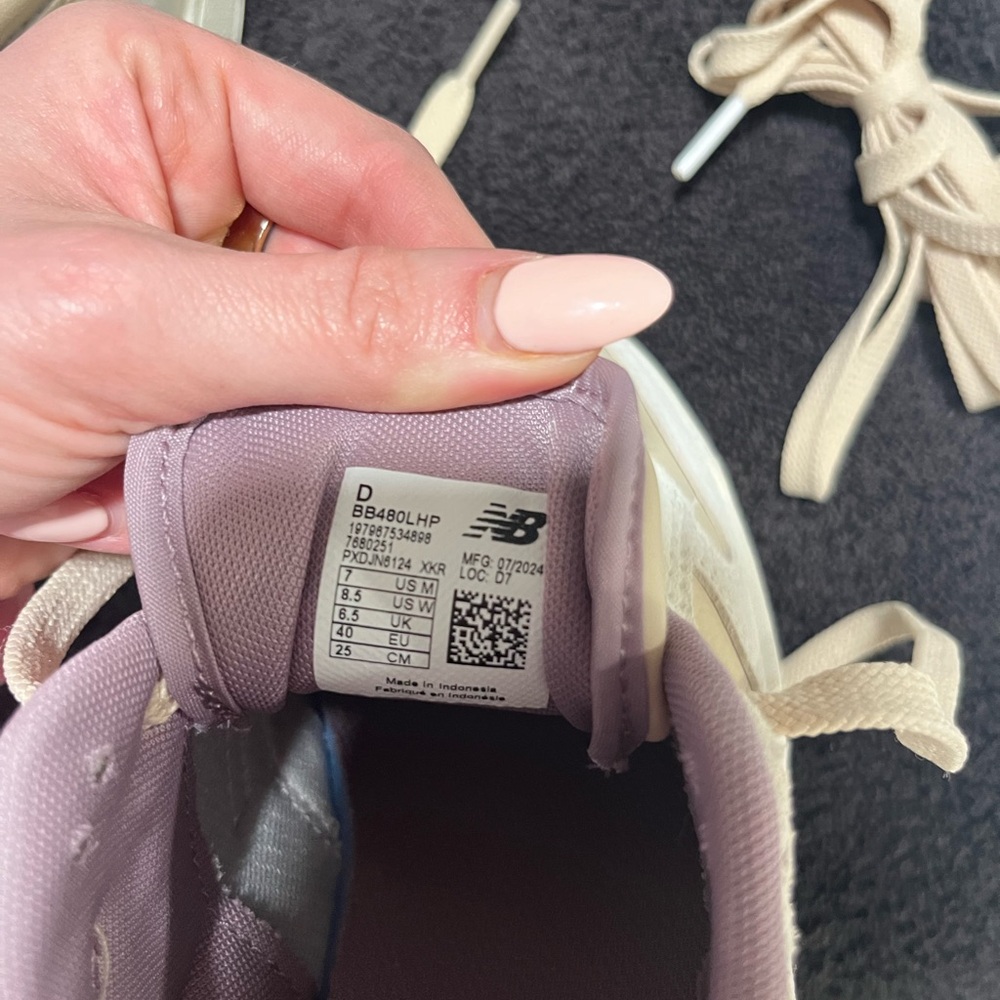 *NEW* New Balance Cream and Lavender 480 Sneakers 💌 - Picture 5 of 5